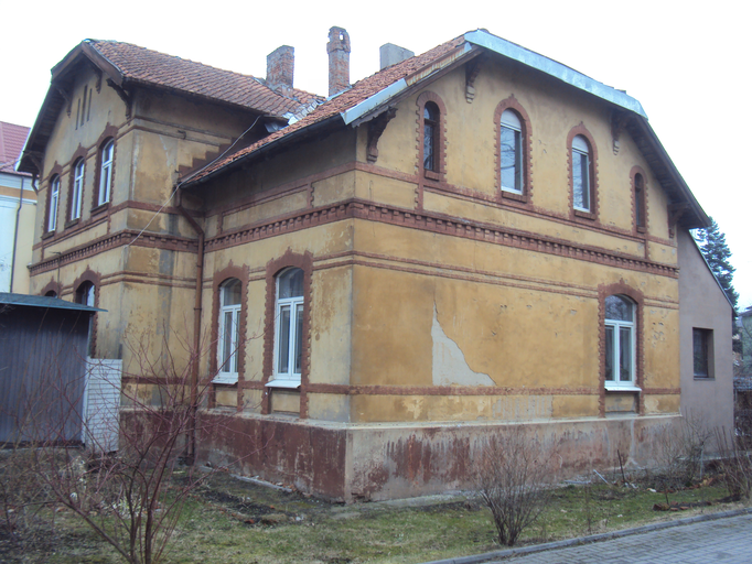 Каштановая аллея 24)